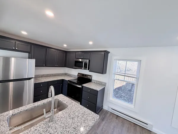 $1,200 | 30 South Street, Cheshire, MA 01225