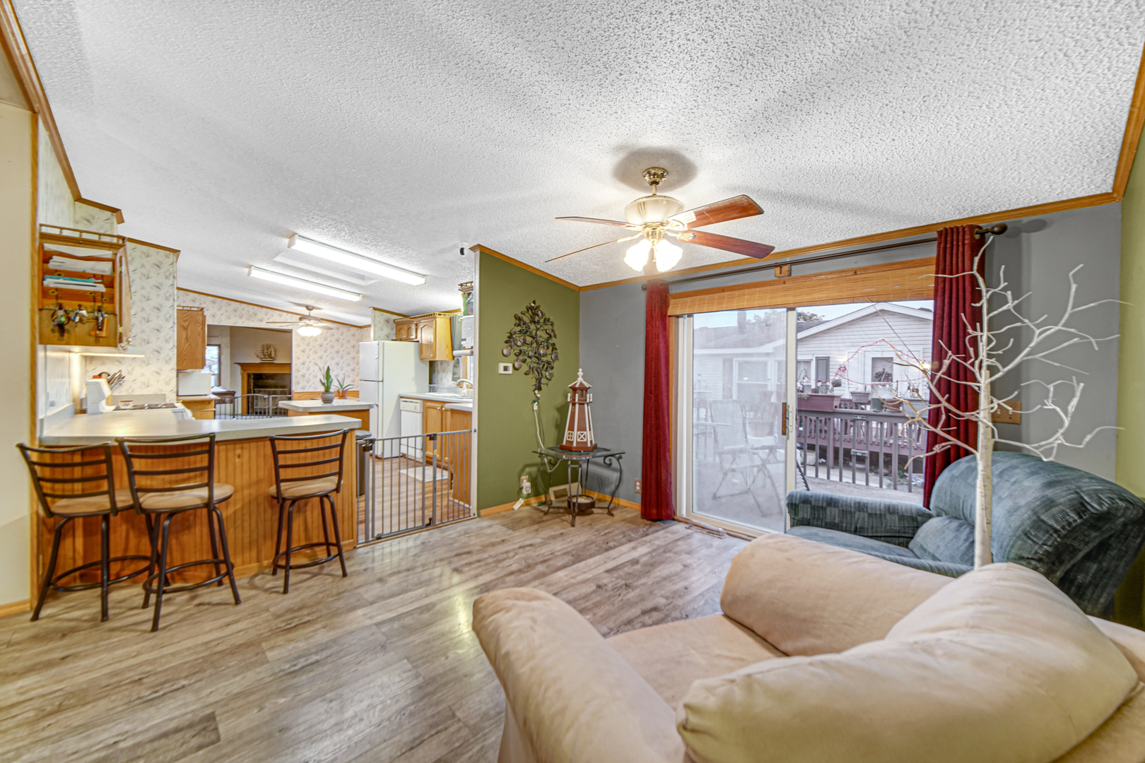 9 Swallow Lane Beecher, IL 60401 - Photo 6 of 24 a spacious bedroom with a bed and a table chair