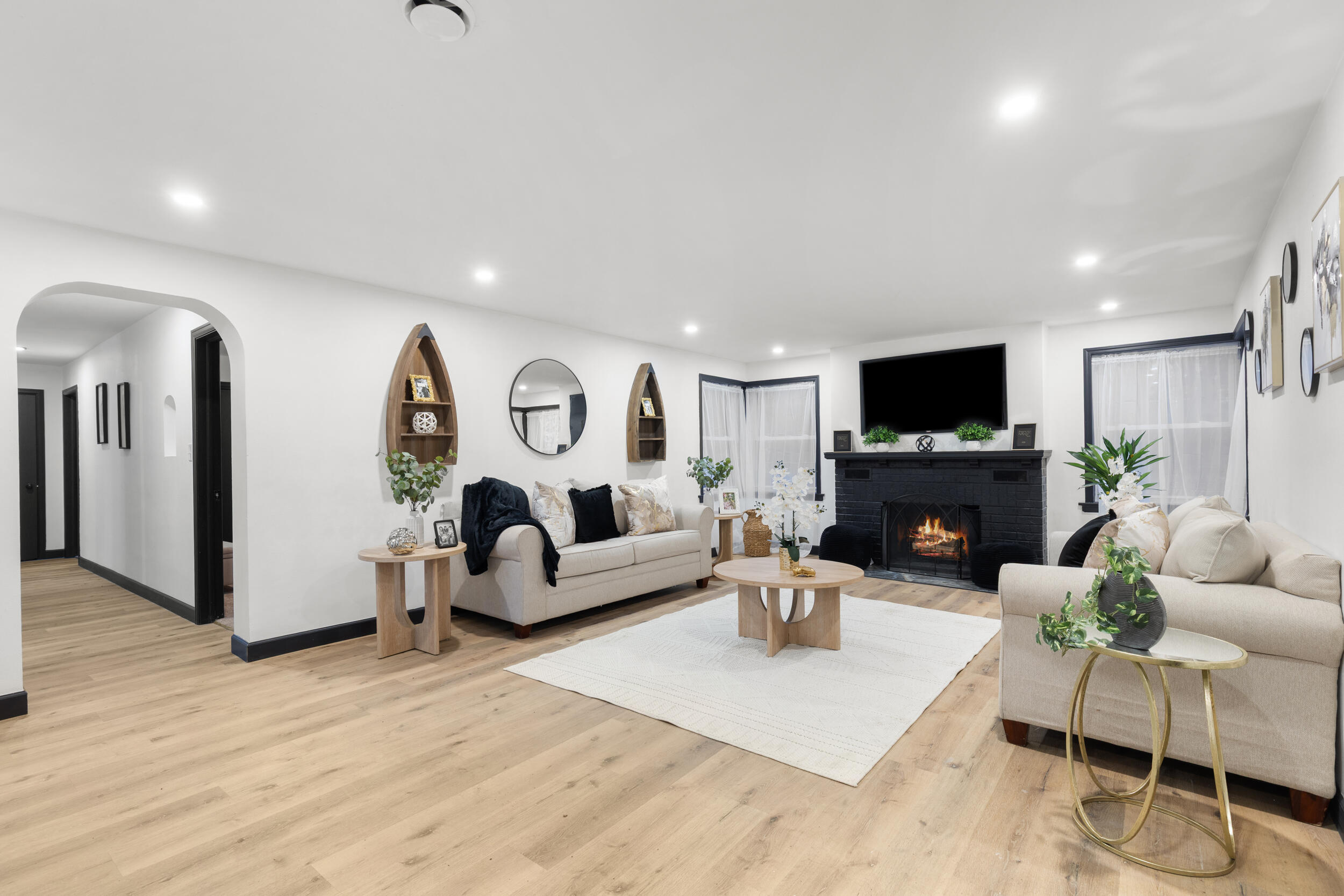 W156N8813 Pilgrim Road Menomonee Falls, WI 53051 - Photo 2 of 20 LIVING/FAMILY ROOM