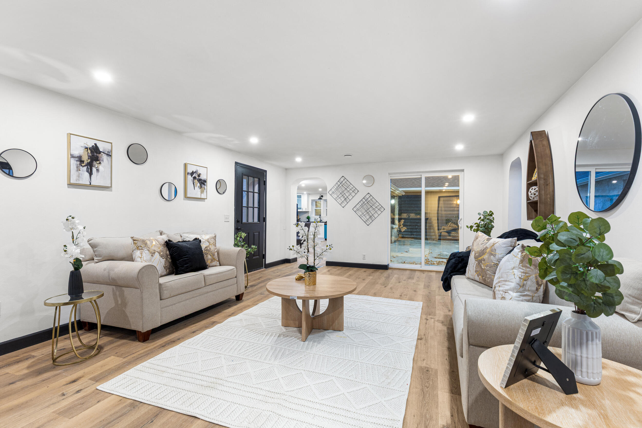 W156N8813 Pilgrim Road Menomonee Falls, WI 53051 - Photo 4 of 20 LIVING /FAMILY ROOM