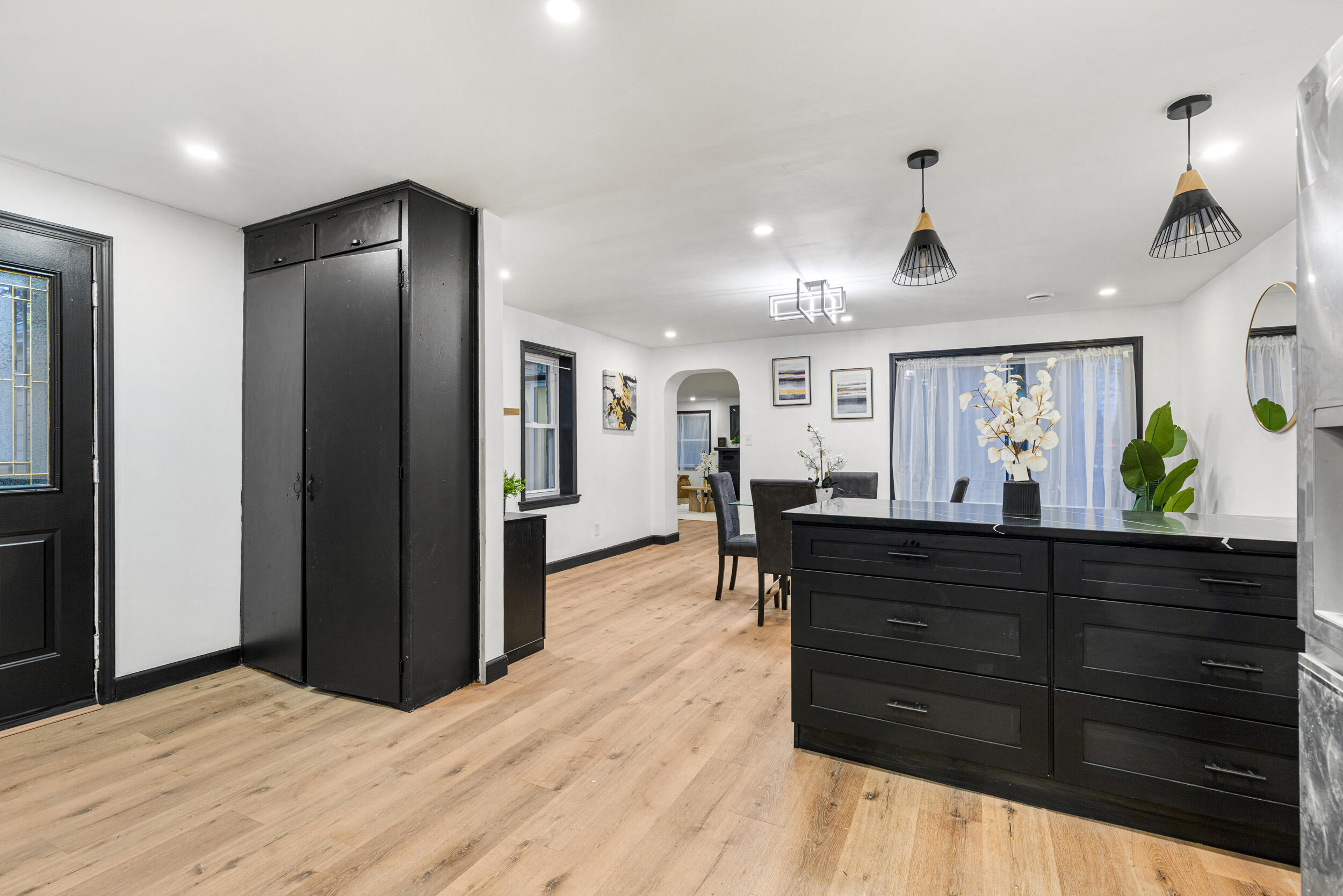 W156N8813 Pilgrim Road Menomonee Falls, WI 53051 - Photo 8 of 20 KITCHEN