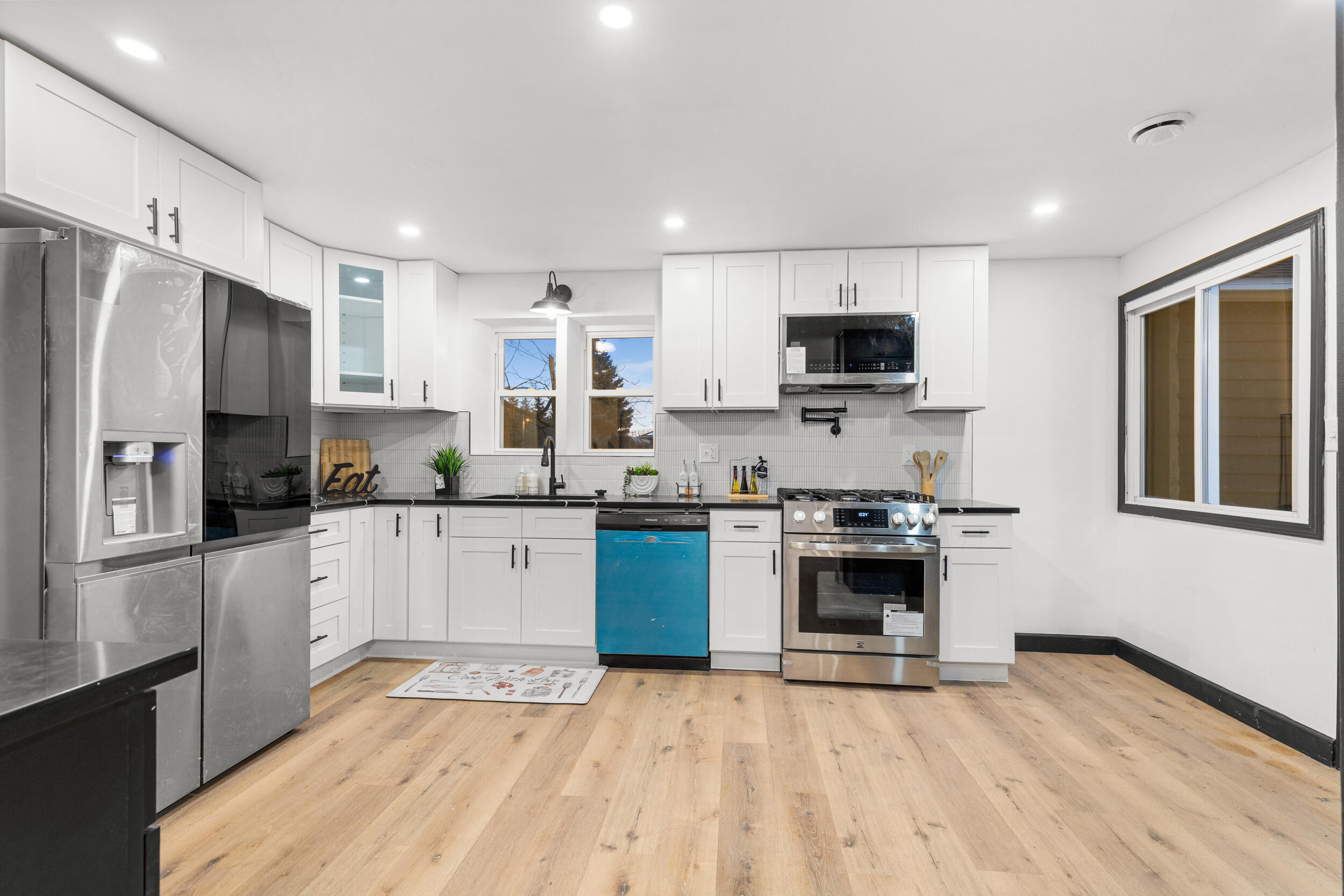 W156N8813 Pilgrim Road Menomonee Falls, WI 53051 - Photo 9 of 20 KITCHEN