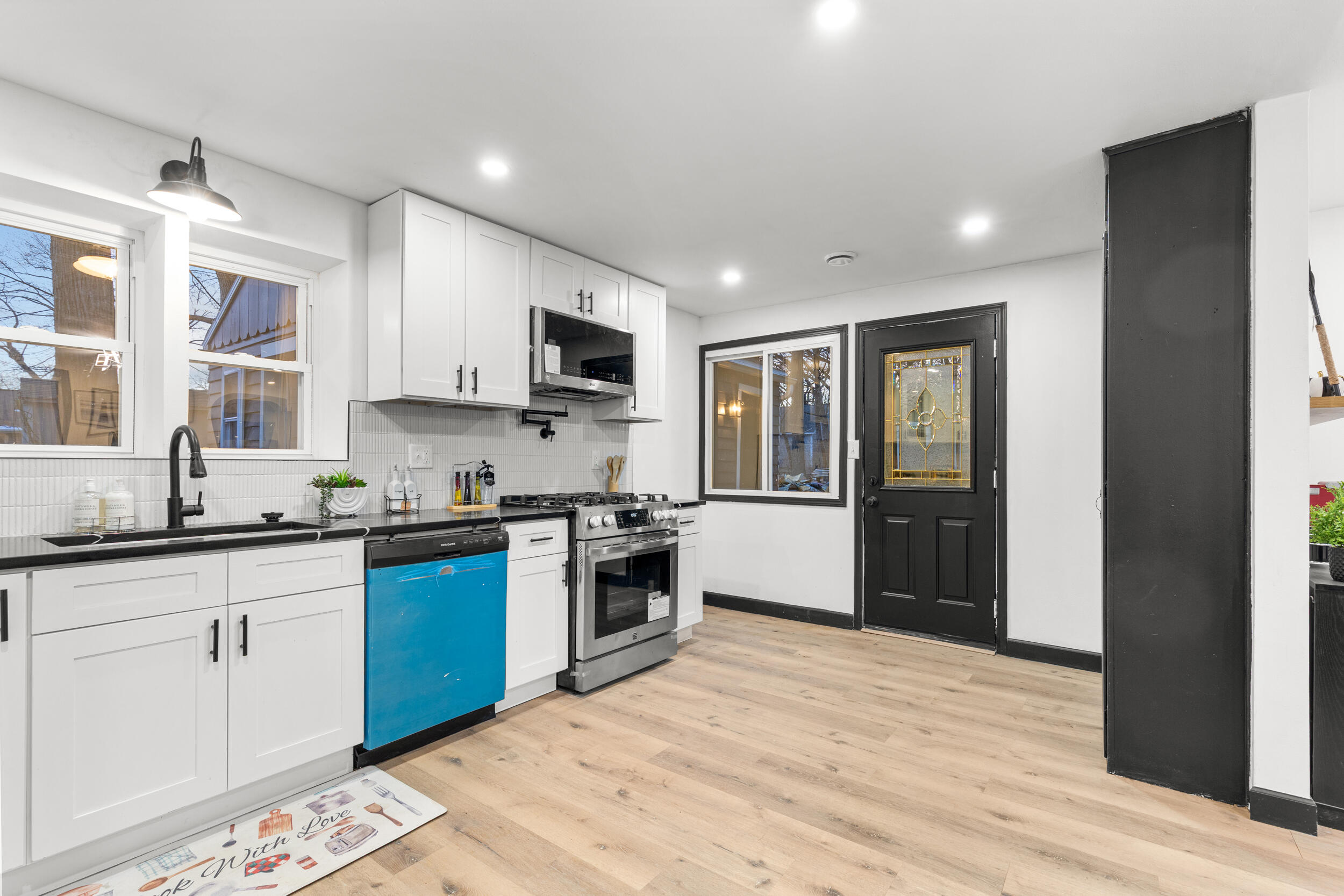 W156N8813 Pilgrim Road Menomonee Falls, WI 53051 - Photo 10 of 20 KITCHEN