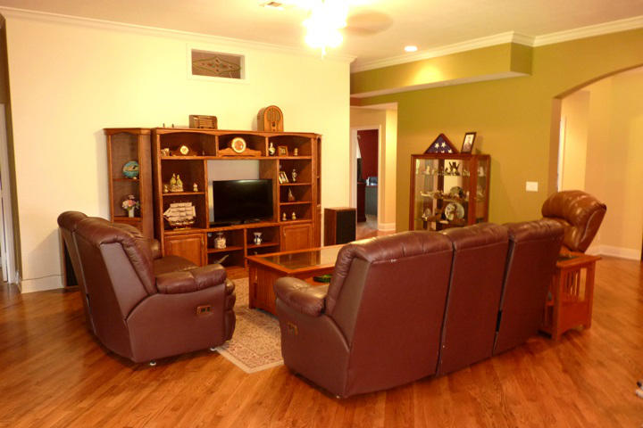 123 Springdale Road Lake Worth, FL 33467 - Photo 10 of 46 LIVING ROOM