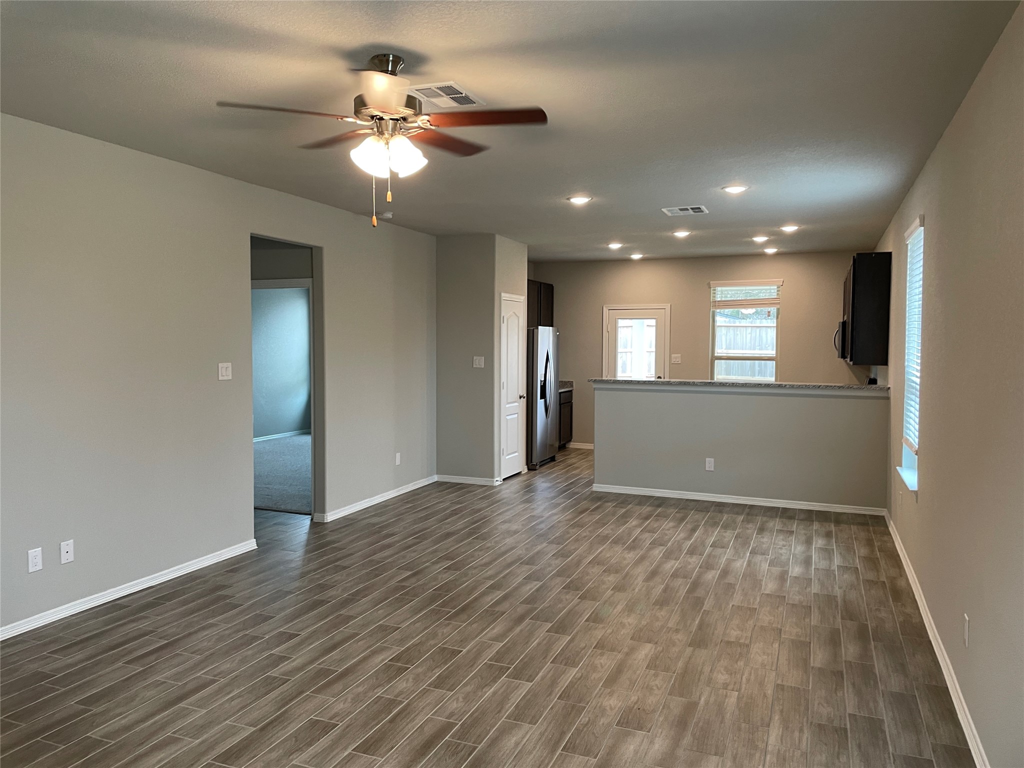 822 Redinger Ridge Drive Houston, TX 77336 - Photo 2 of 21 a view of an empty room and a kitchen