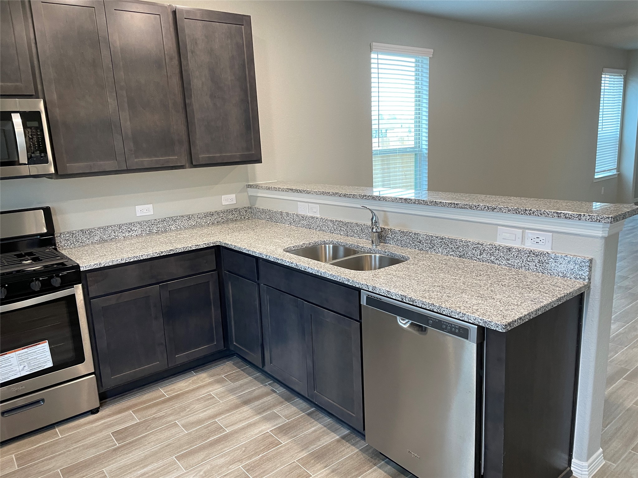 822 Redinger Ridge Drive Houston, TX 77336 - Photo 8 of 21 a kitchen with a sink and cabinets