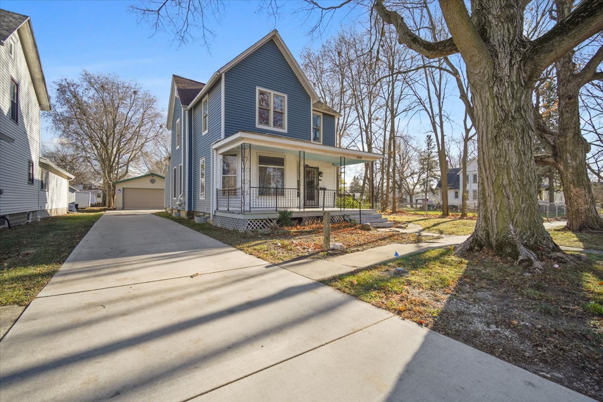 209 North 7th Street Fairbury, IL 61739 - Photo 1 of 35