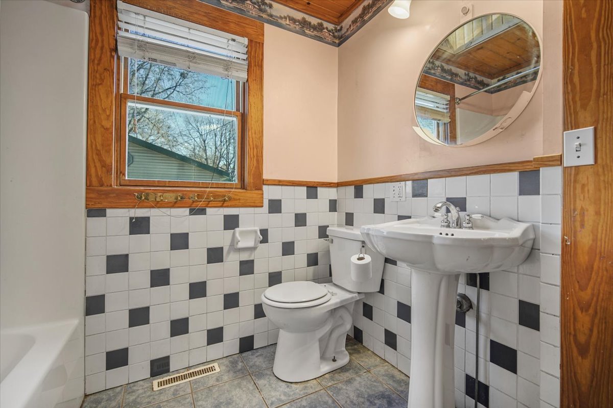 209 North 7th Street Fairbury, IL 61739 - Photo 18 of 35