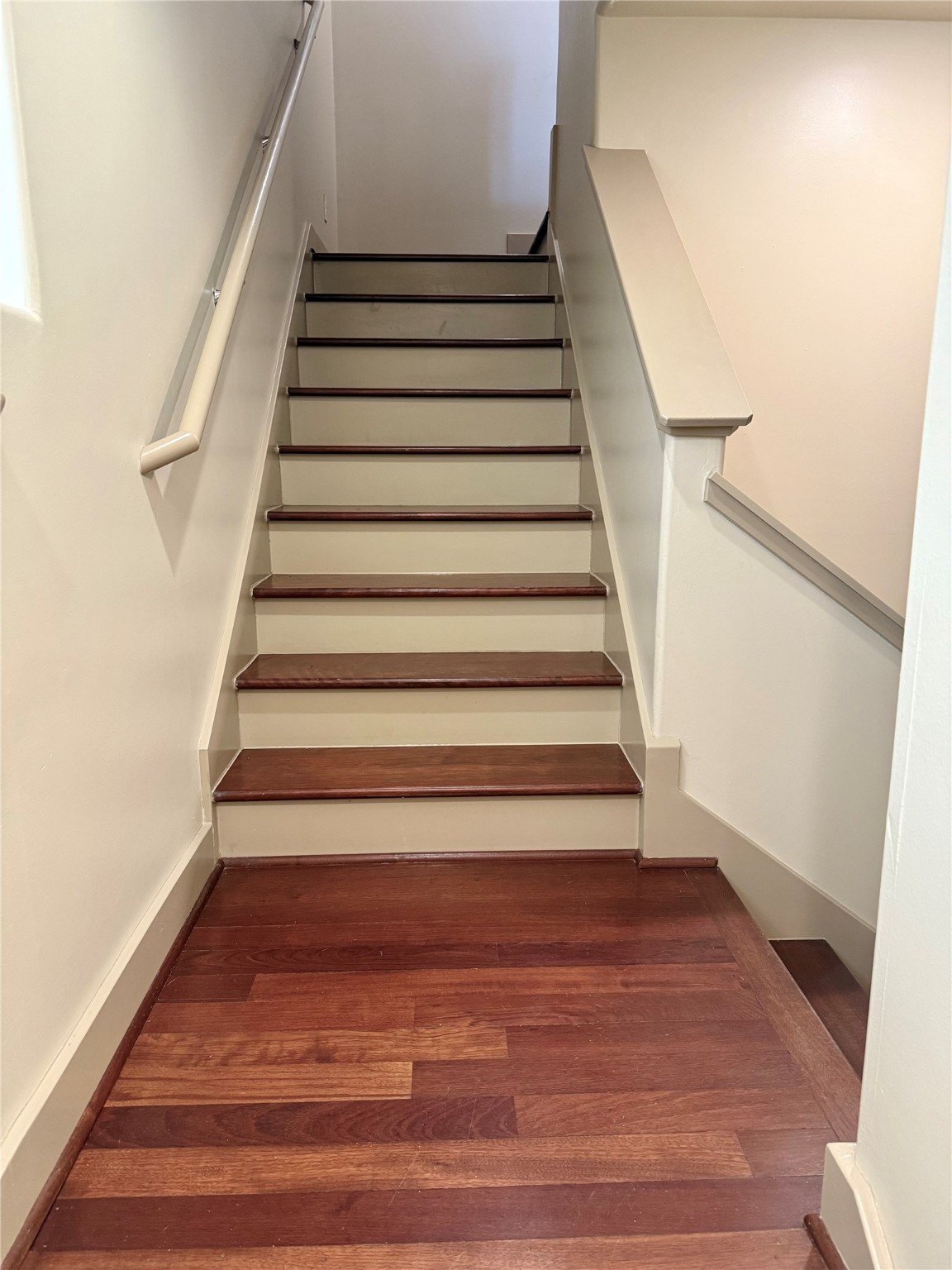 953 Yale Street, Unit 1 Houston, TX 77008 - Photo 12 of 24 a view of entryway