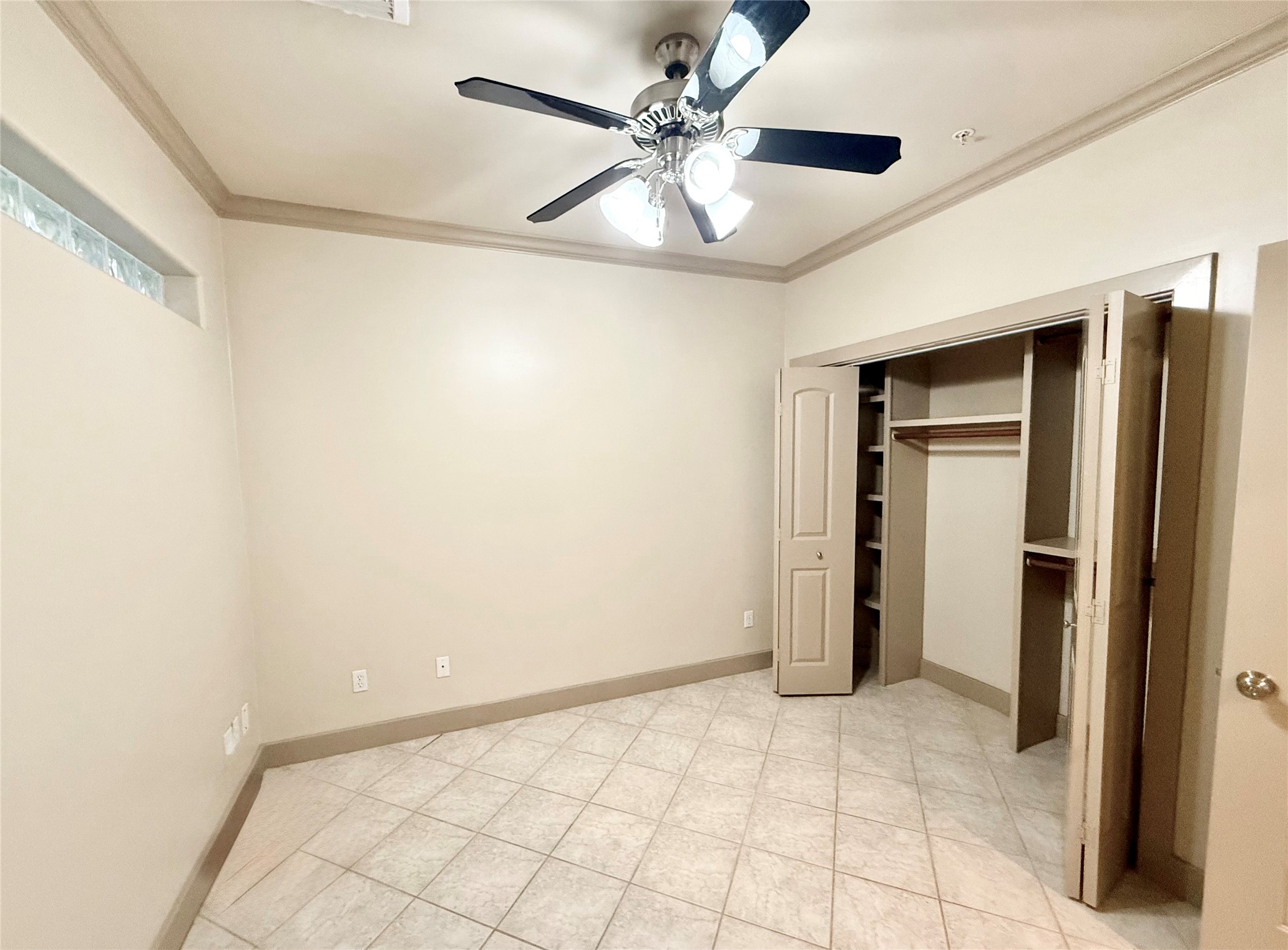 953 Yale Street, Unit 1 Houston, TX 77008 - Photo 13 of 24 a view of an empty room