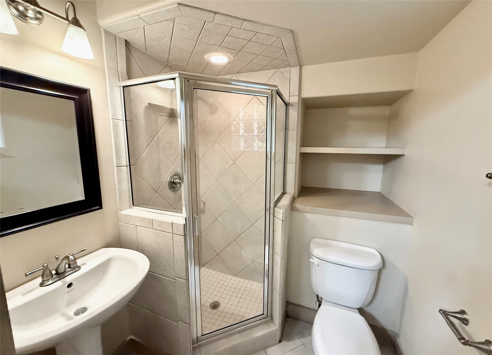 953 Yale Street, Unit 1 Houston, TX 77008 - Photo 14 of 24 a bathroom with a toilet sink and shower