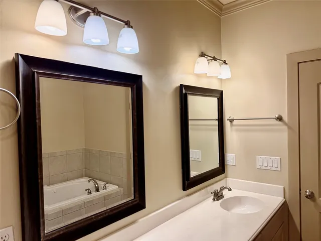 $2,550 | 953 Yale Street, Unit 1, Houston, TX 77008