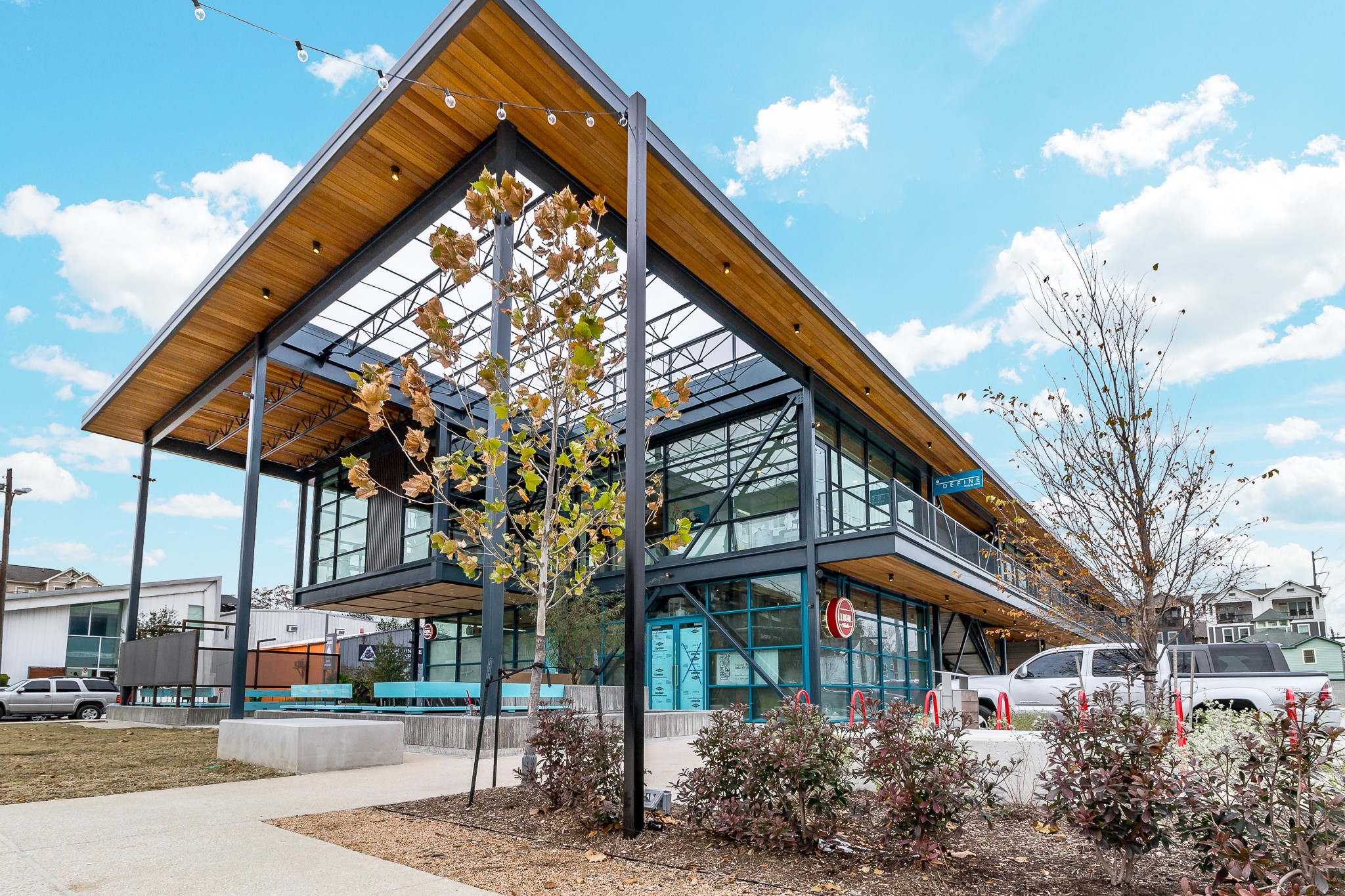 953 Yale Street, Unit 1 Houston, TX 77008 - Photo 22 of 24 a view of a building and a street