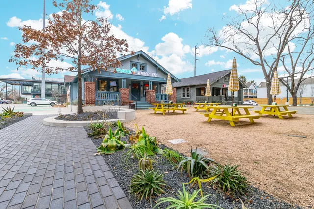 $2,550 | 953 Yale Street, Unit 1, Houston, TX 77008