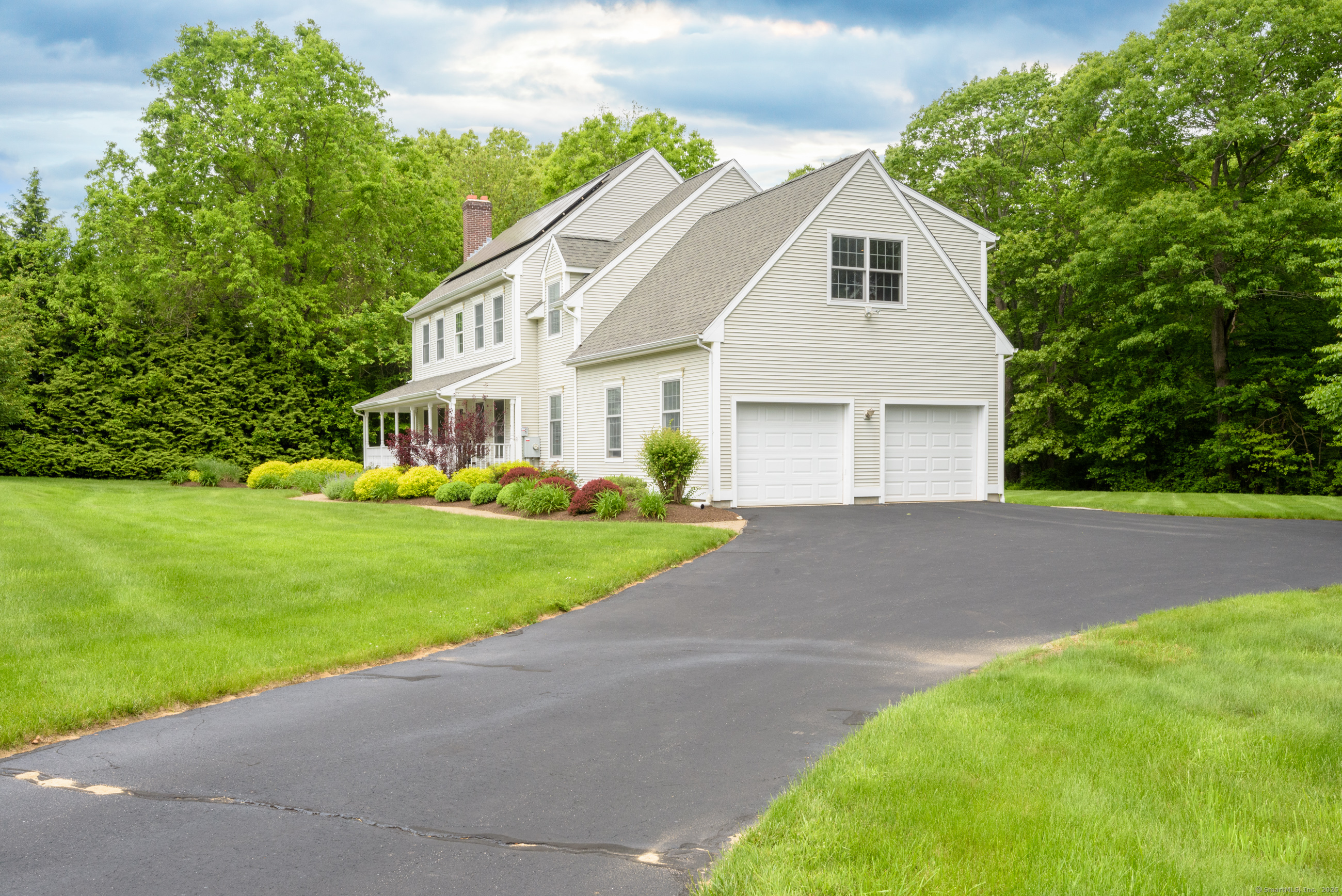 a view of a yard in front of house