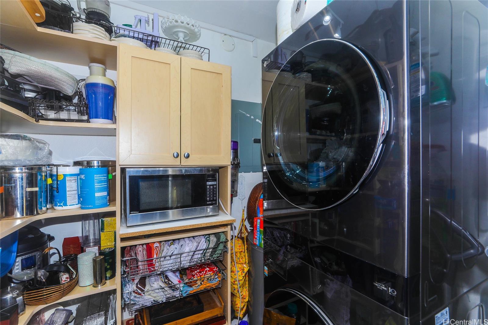 444 Lunalilo Home Road, Unit 312 Honolulu, HI 96825 - Photo 13 of 25 a close view of a washer and dryer