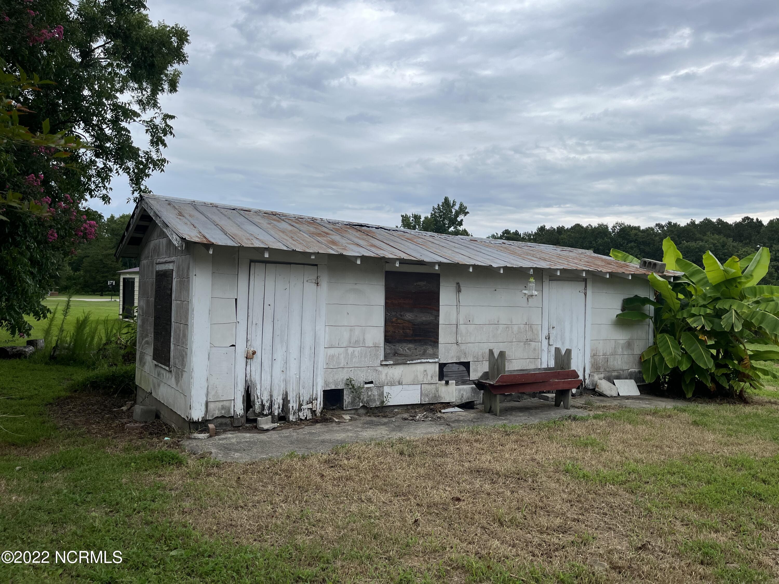 1810 Taylor Road Chocowinity, NC 27817 - Photo 44 of 49 Vintage Shed