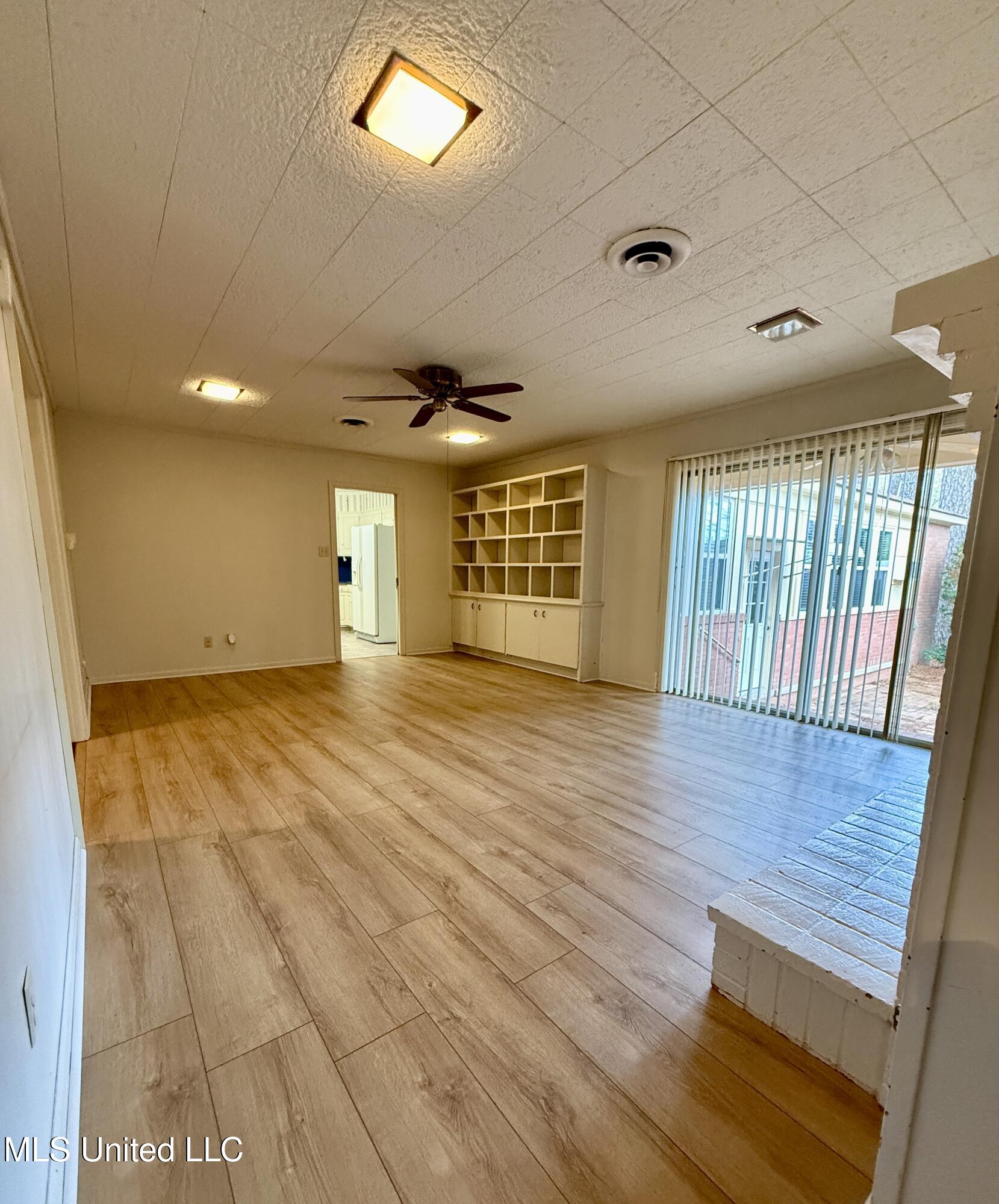 1107 Kraner Lane Brookhaven, MS 39601 - Photo 17 of 46 Living Room from Hallway