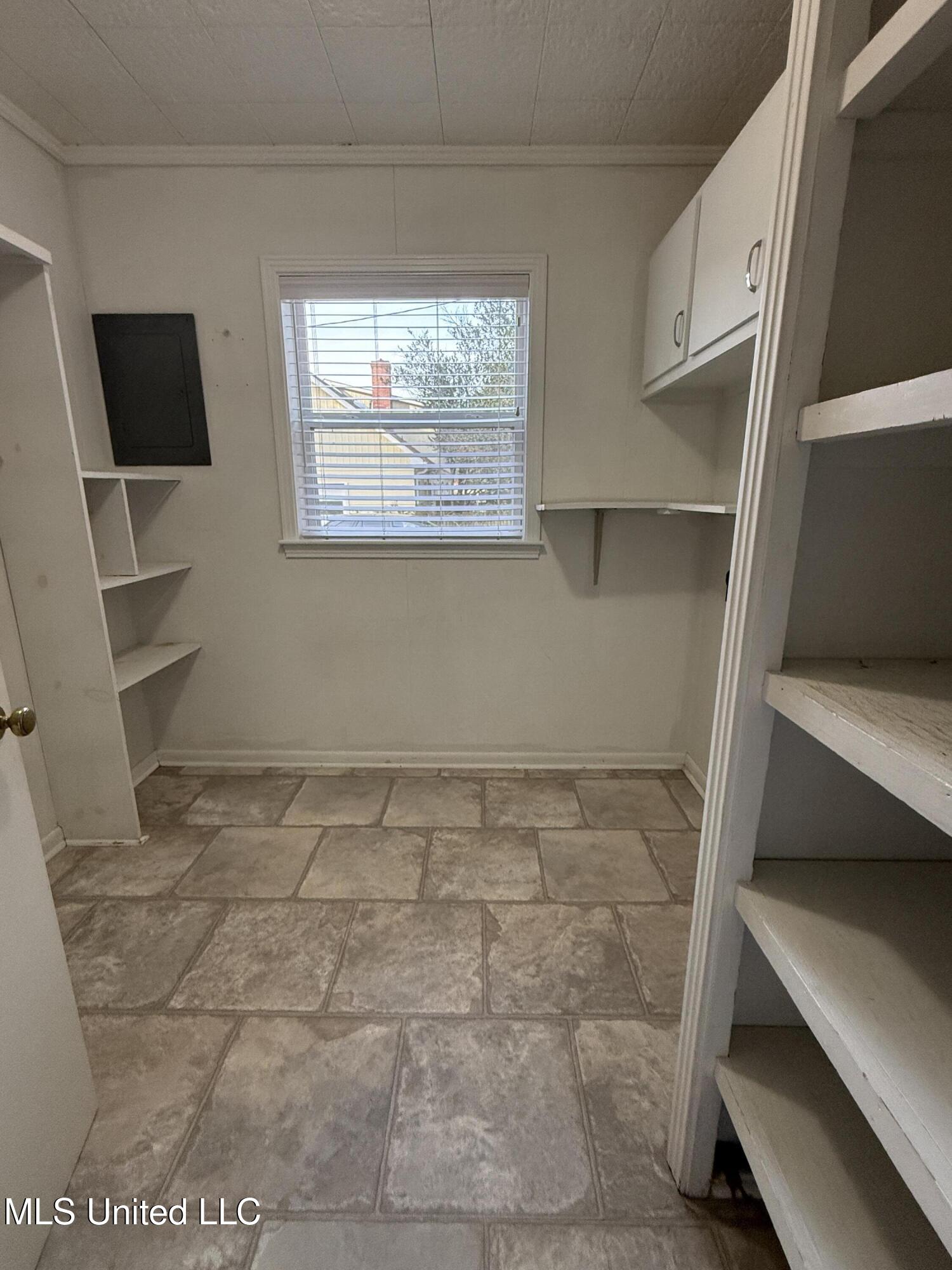 1107 Kraner Lane Brookhaven, MS 39601 - Photo 26 of 46 Shelving & Fridge/freezer Space
