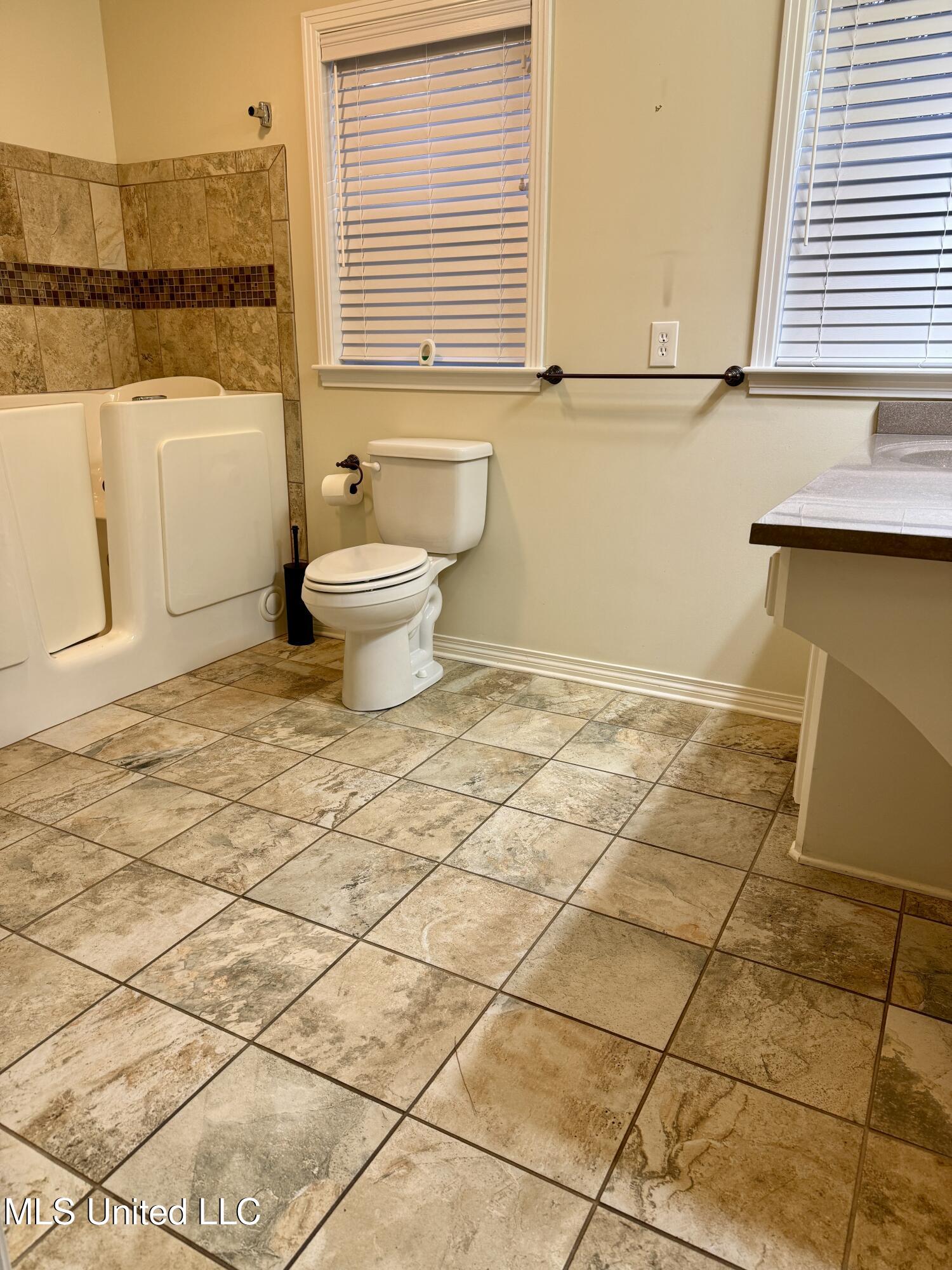 1107 Kraner Lane Brookhaven, MS 39601 - Photo 35 of 46 Walk-in Tub