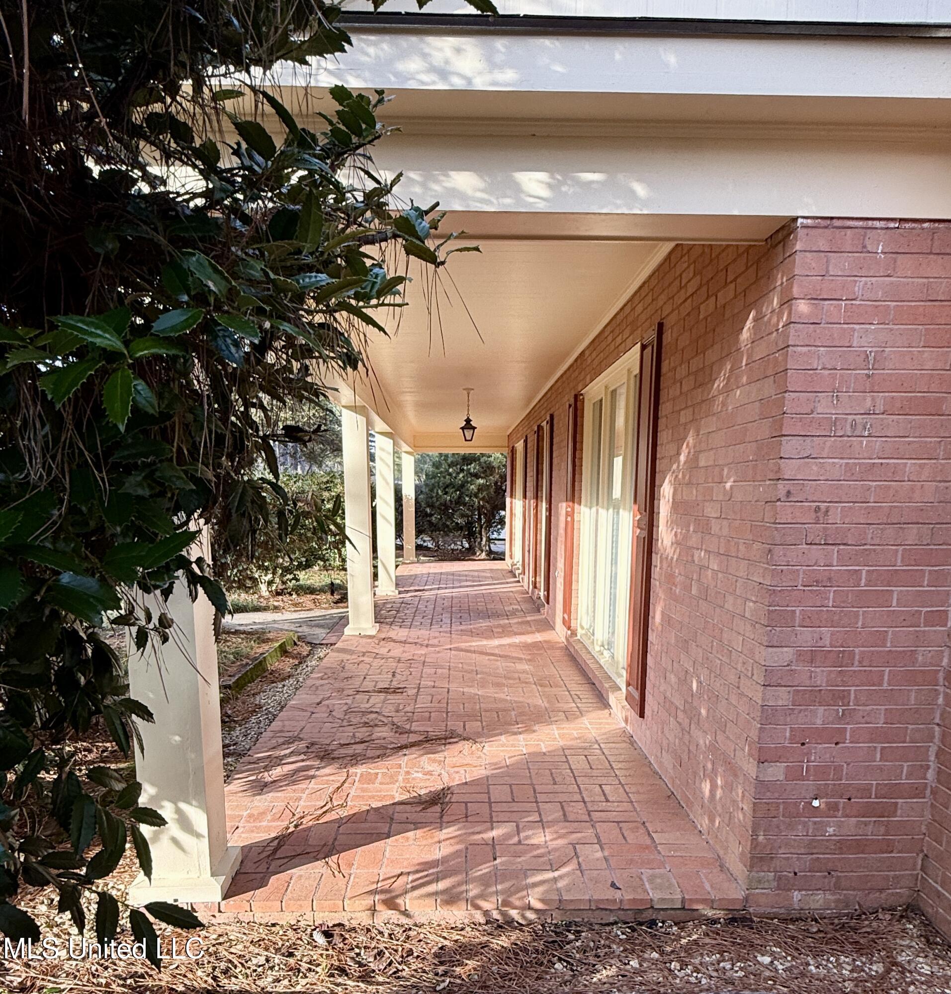 1107 Kraner Lane Brookhaven, MS 39601 - Photo 5 of 46 Front Porch