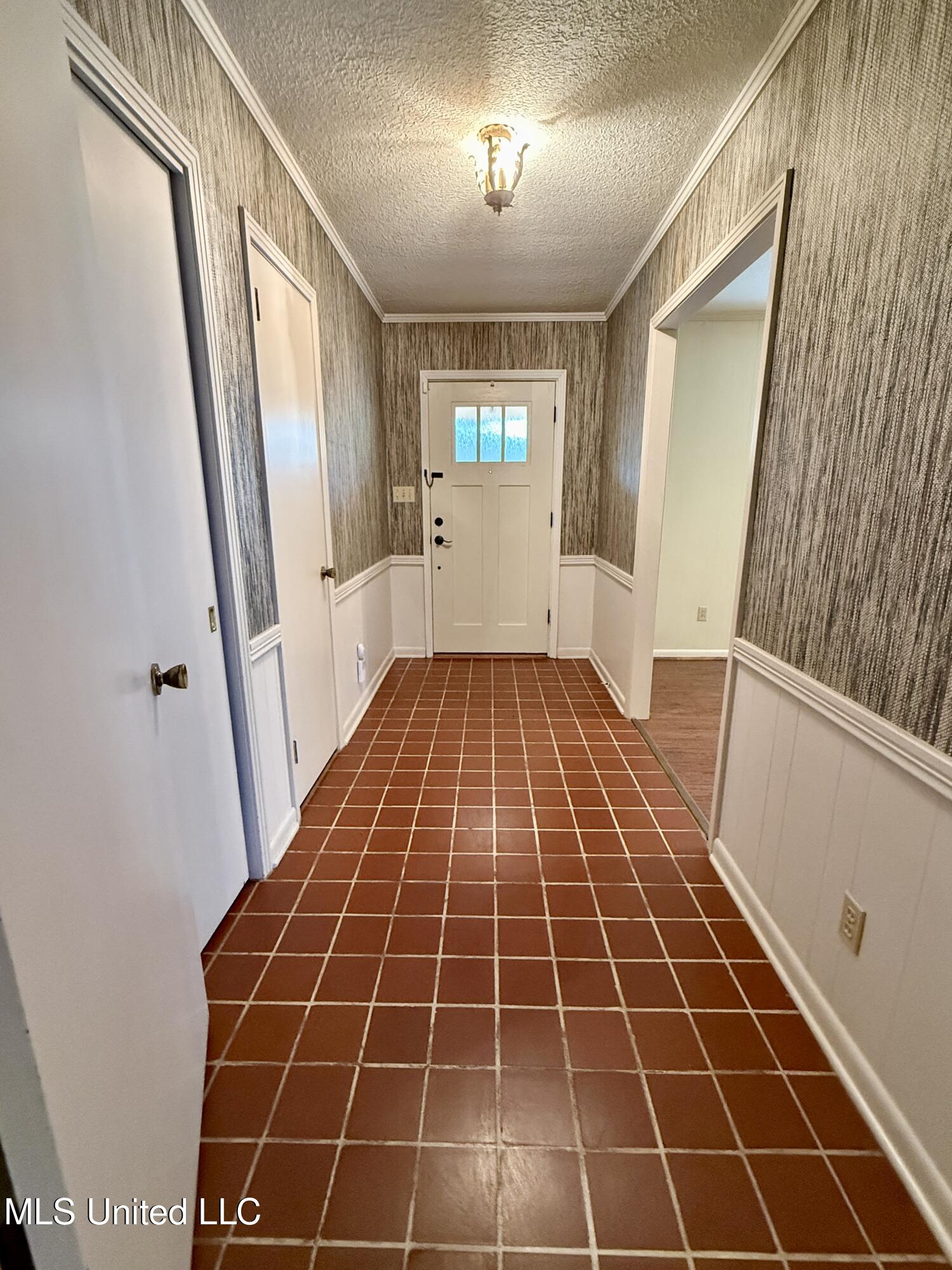 1107 Kraner Lane Brookhaven, MS 39601 - Photo 8 of 46 Foyer with storage
