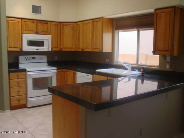 10181 North Inverrary Place Tucson, AZ 85737 - Photo 2 of 4
