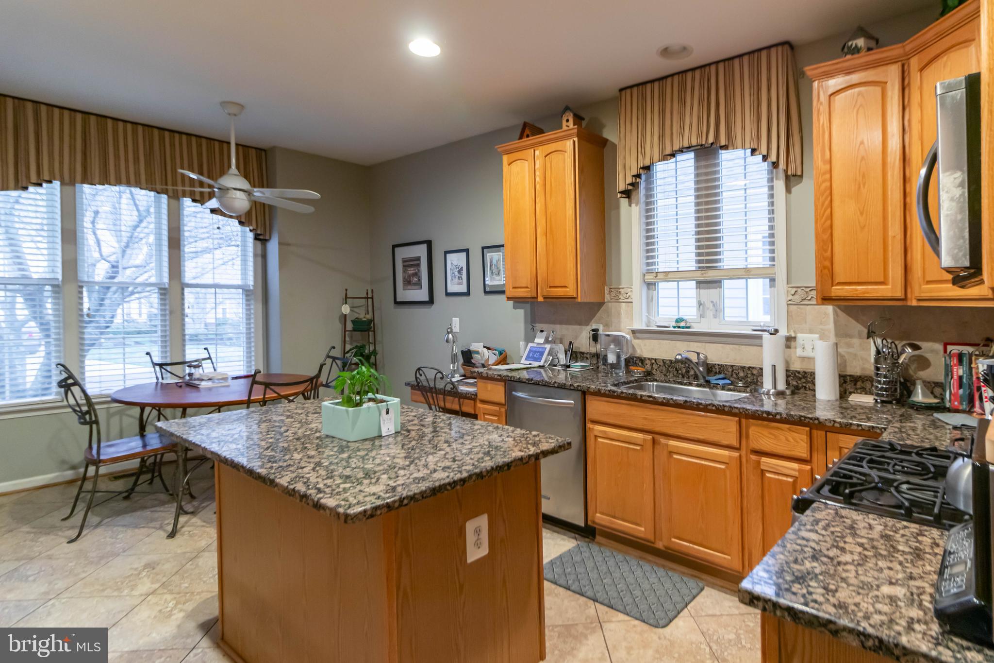 Eat-In Kitchen