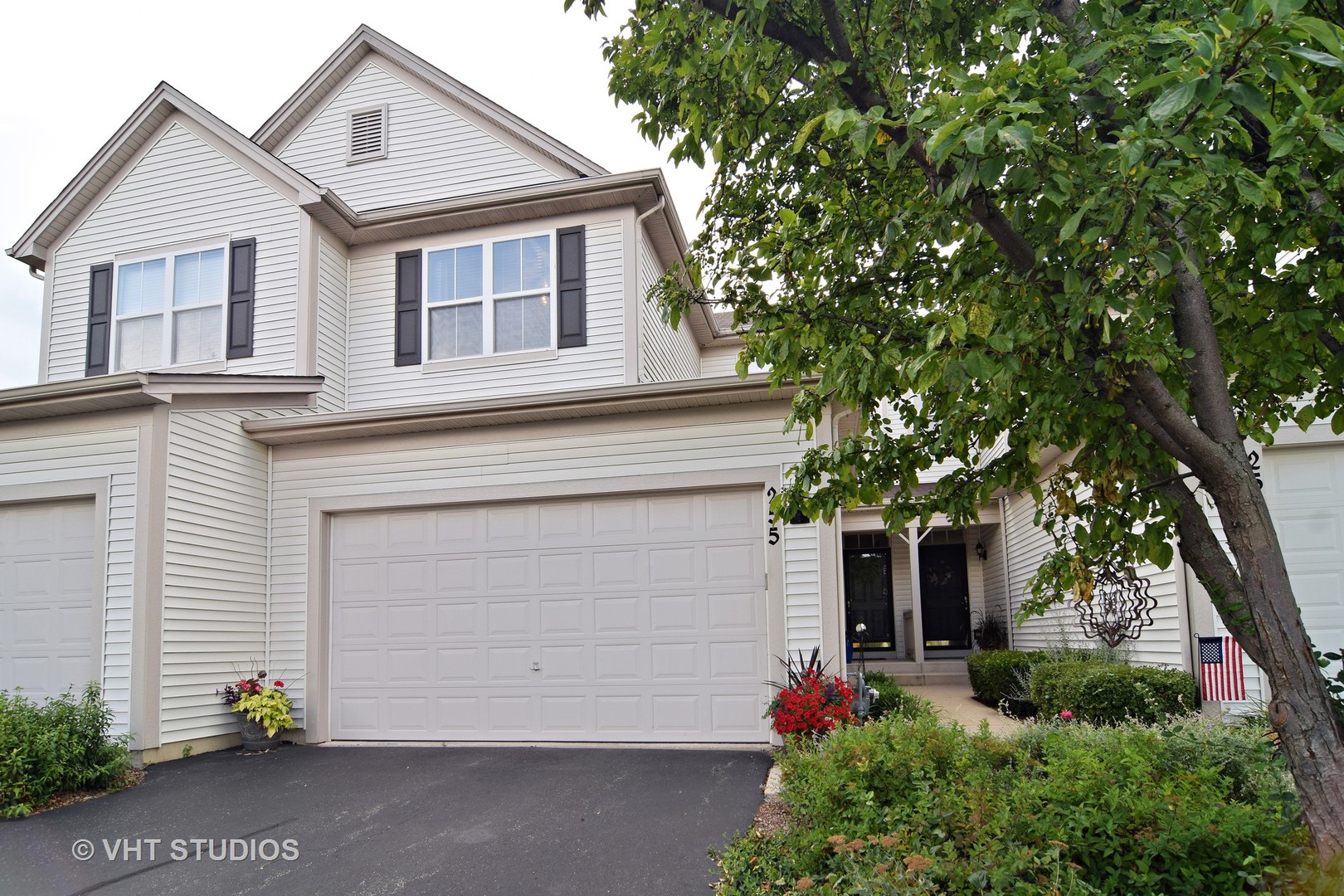 255 Grand Ridge Road St. Charles, IL 60175 - Photo 1 of 14 front view of a house