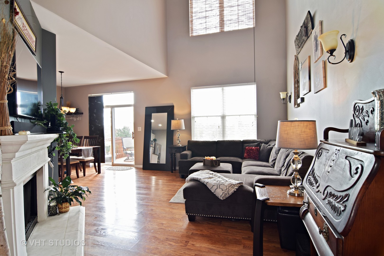 255 Grand Ridge Road St. Charles, IL 60175 - Photo 4 of 14 a living room with furniture and a window