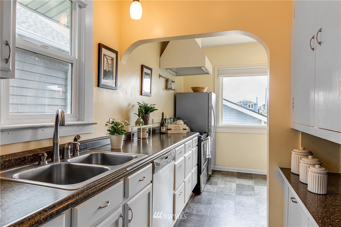 723 North 80th Street Seattle, WA 98103 - Photo 11 of 24 Gallery Image 11