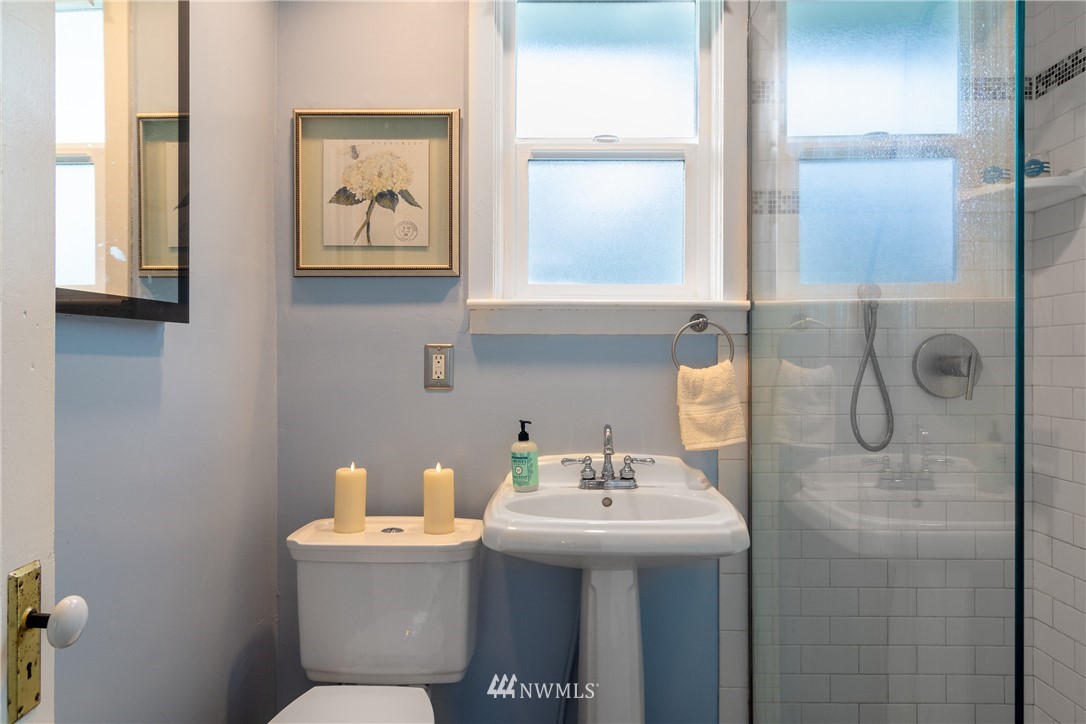 723 North 80th Street Seattle, WA 98103 - Photo 7 of 24 Gallery Image 7