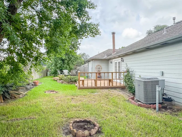a view of backyard with a garden and plants