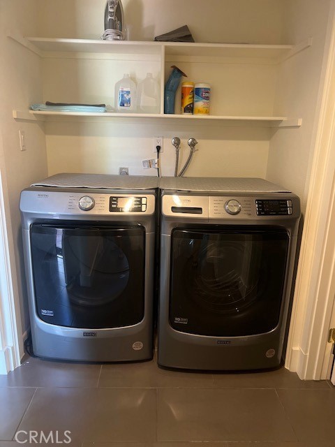 36 El Toro Drive Rancho Mirage, CA 92270 - Photo 12 of 25 a utility room with a stove and a sink