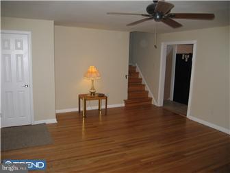 323 Lester Road Springfield, PA 19064 - Photo 2 of 12 Living Room