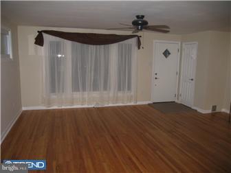 323 Lester Road Springfield, PA 19064 - Photo 3 of 12 Living Room