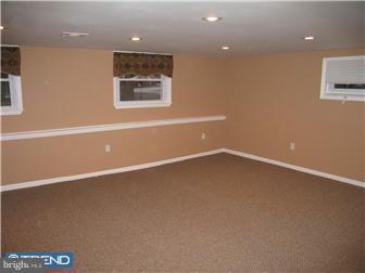 323 Lester Road Springfield, PA 19064 - Photo 10 of 12 Family Room