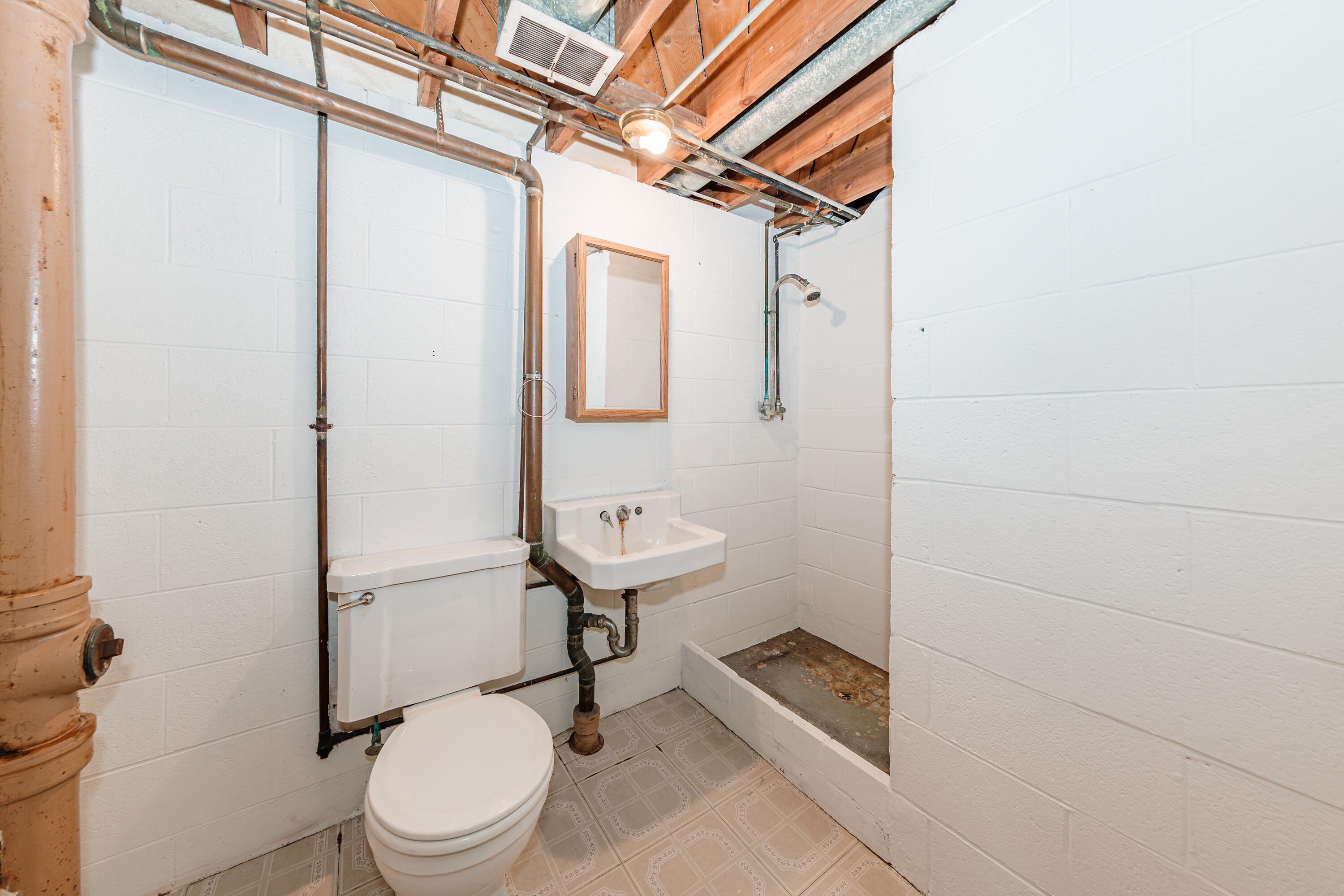 21670 West Glengarry Road New Berlin, WI 53146 - Photo 28 of 50 LL Half Bath w/Shower