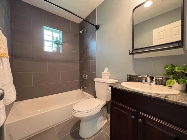 $1,950 | 1226 Record Crossing Road, Dallas, TX 75235