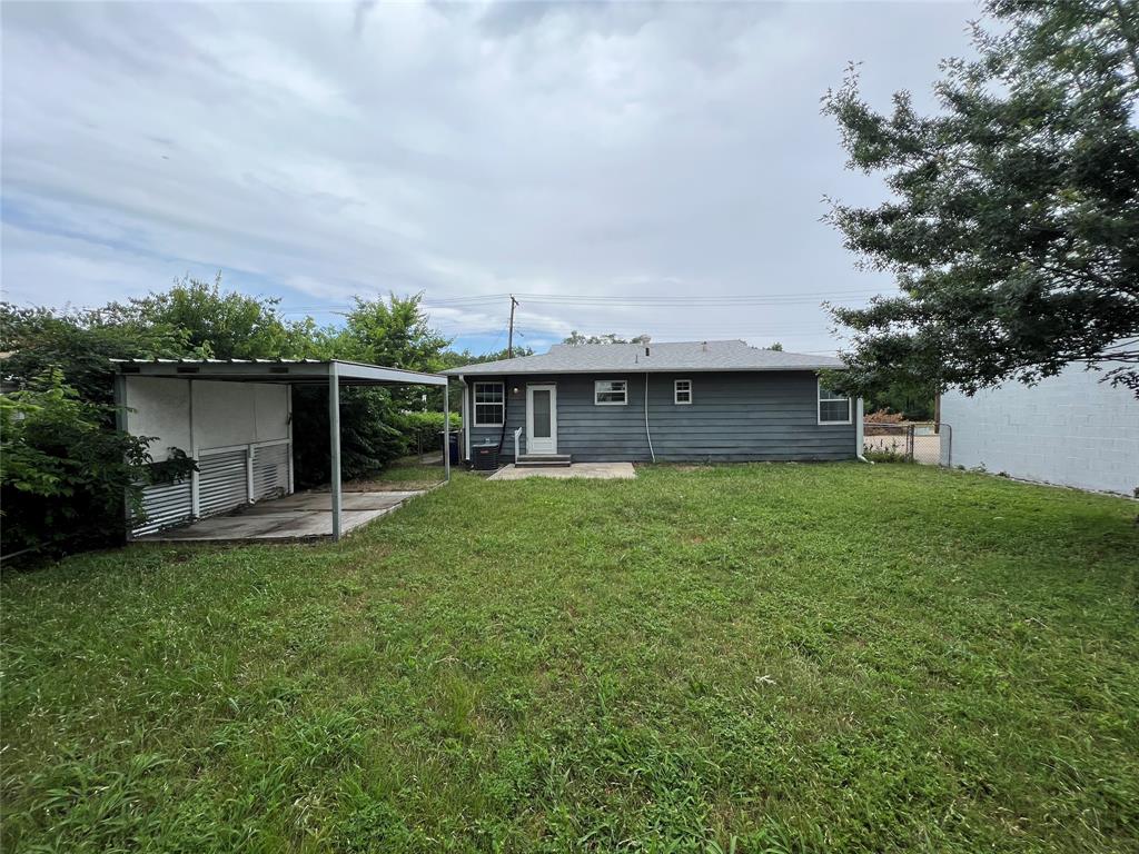 1226 Record Crossing Road Dallas, TX 75235 - Photo 14 of 16