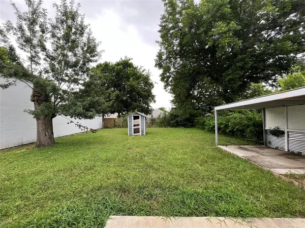 $1,950 | 1226 Record Crossing Road, Dallas, TX 75235