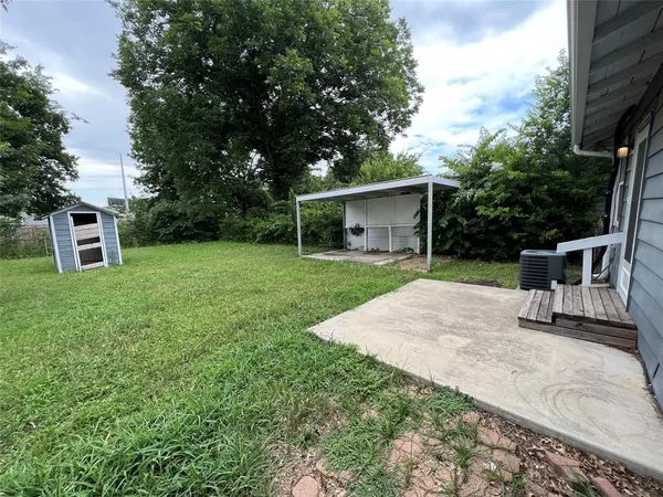 $1,950 | 1226 Record Crossing Road, Dallas, TX 75235