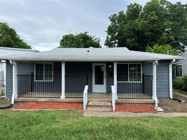 $1,950 | 1226 Record Crossing Road, Dallas, TX 75235