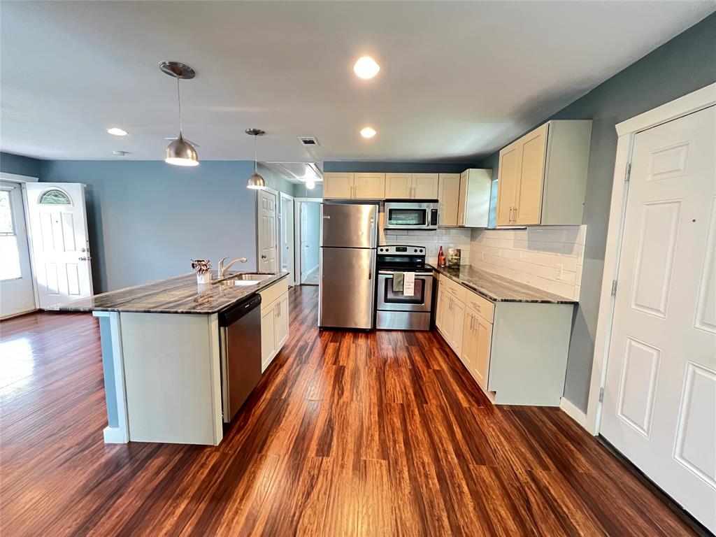 1226 Record Crossing Road Dallas, TX 75235 - Photo 5 of 16