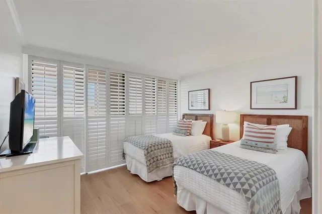 $1,150,000 | 5300 Ocean Boulevard, Unit 202, Sarasota, FL 34242