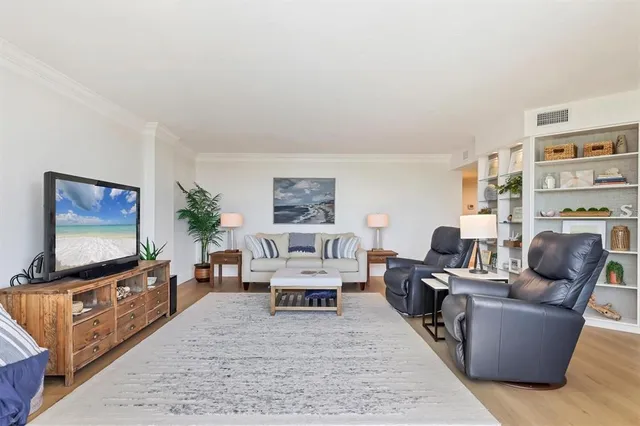 $1,150,000 | 5300 Ocean Boulevard, Unit 202, Sarasota, FL 34242