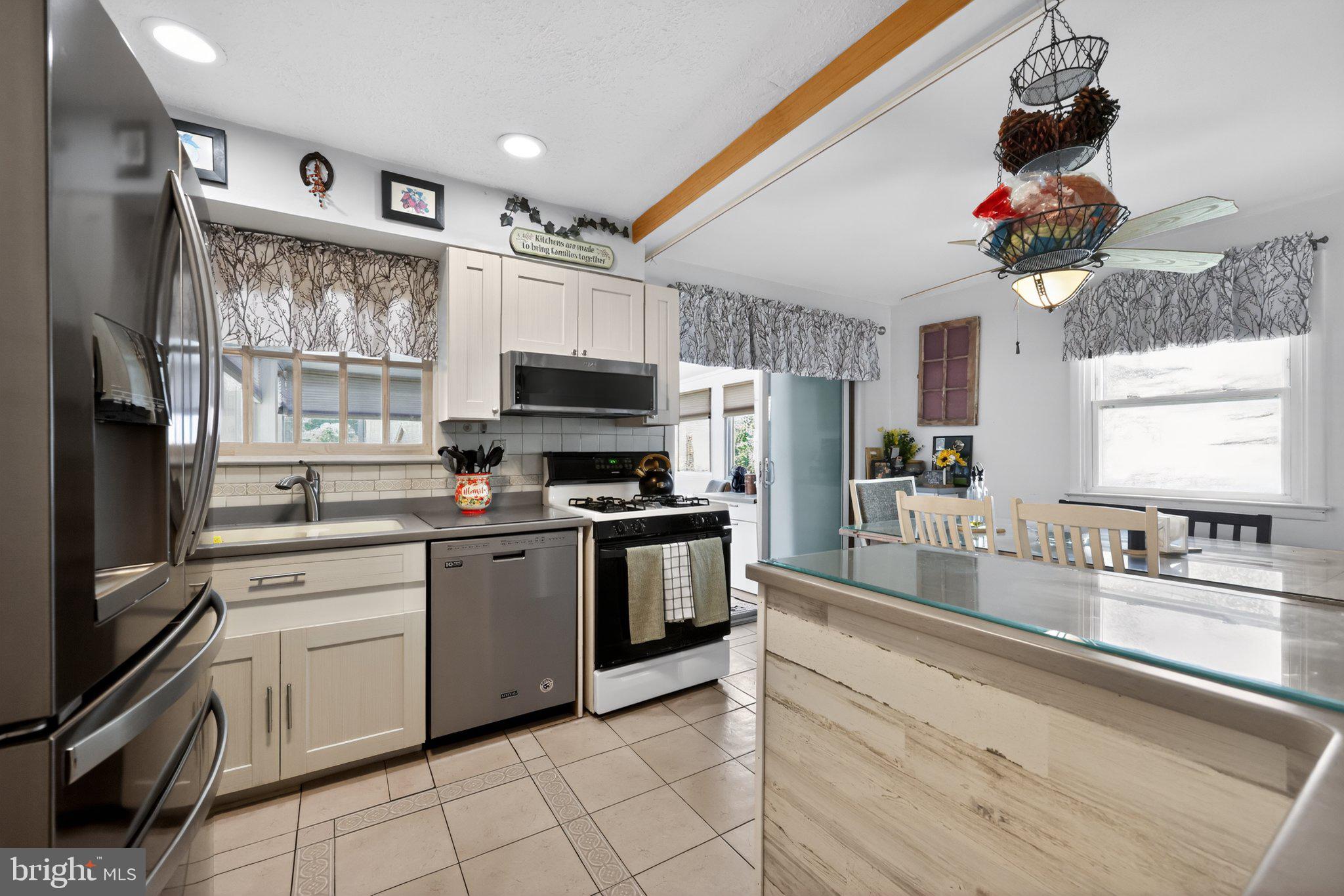 1121 Wynnbrook Road Secane, PA 19018 - Photo 17 of 36 Bright and inviting kitchen space.
