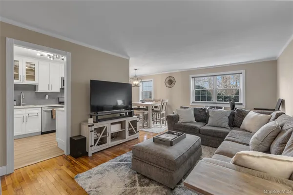 $325,000 | 334 Lakeland Avenue, Unit 4A, Sayville, NY 11782
