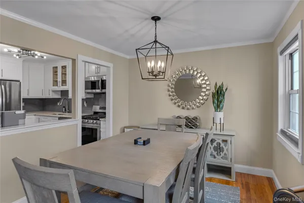 $325,000 | 334 Lakeland Avenue, Unit 4A, Sayville, NY 11782