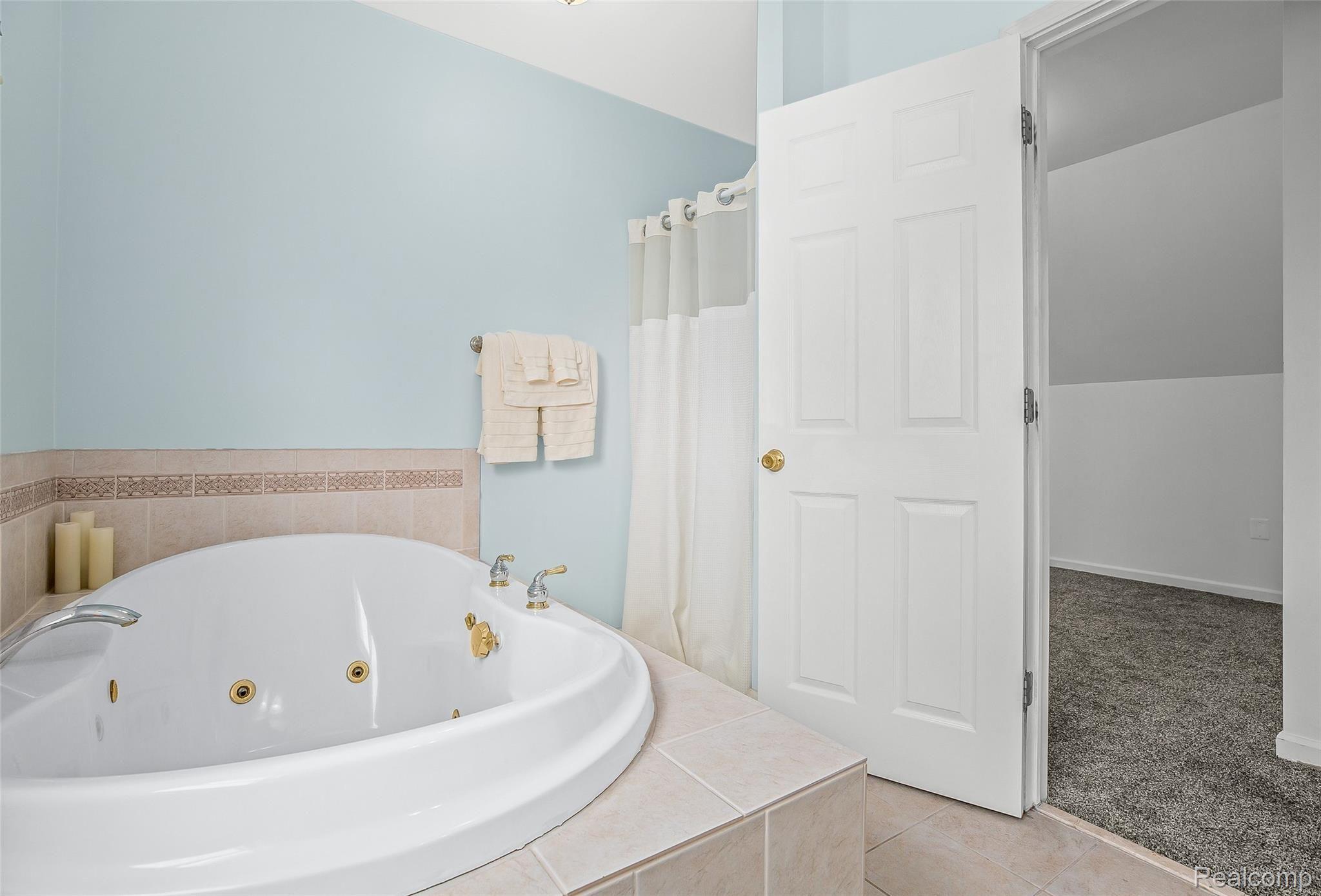 728 Riverside Drive Linden, MI 48451 - Photo 19 of 51 29.Bathroom